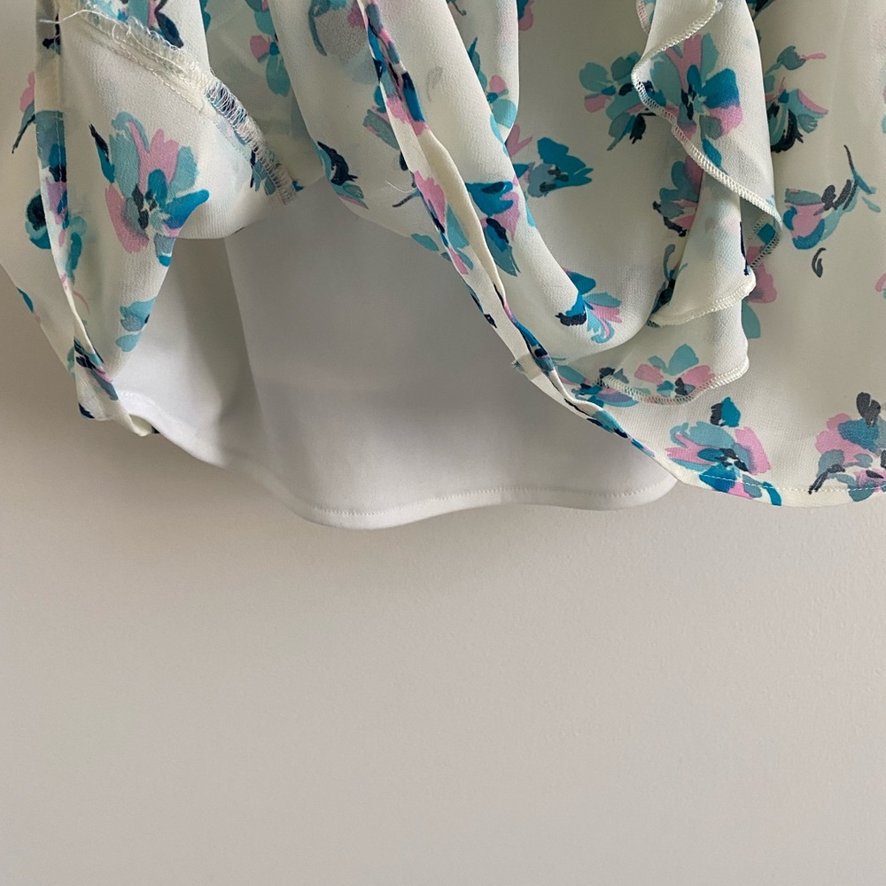 LC Lauren Conrad Flutter Sleeve Floral Top - Picture 8 of 10